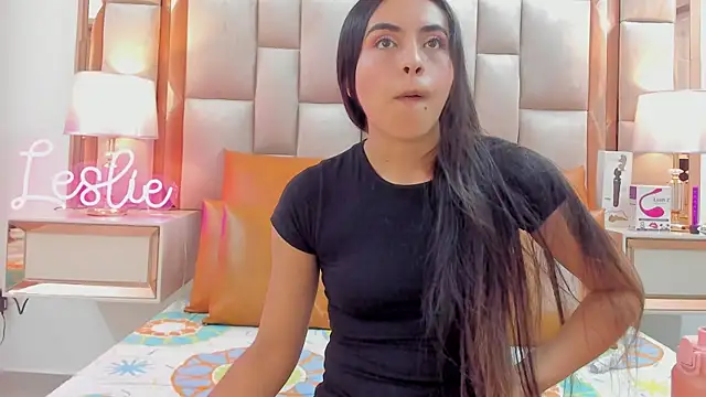 Leslie Bussh  online show from September 24, 7:50 pm