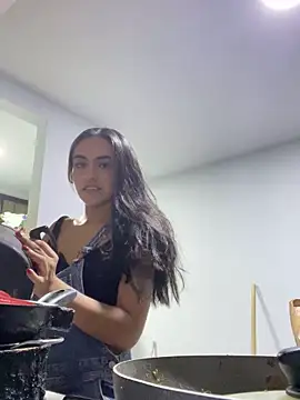 Leslie Bussh  online show from February 18, 2:18 am