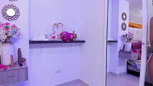 Leslie Bussh  online show from April 10, 11:48 am