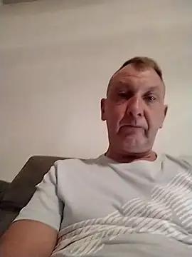 Snapshot of niezlomny75 chatting on September 10, 10:43 pm niezlomny75 online show from September 10, 10:43 pm