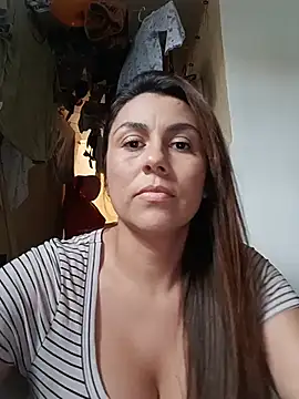 Snapshot of vanessa-titisM chatting on July 2, 8:04 pm vanessa-titisM online show from July 2, 8:04 pm