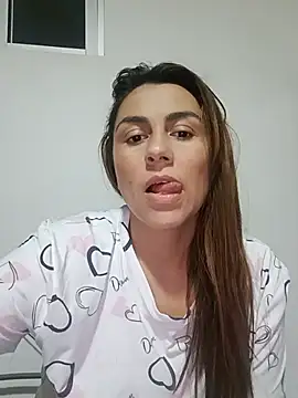 Snapshot of vanessa-titisM chatting on July 5, 1:56 am vanessa-titisM online show from July 5, 1:56 am