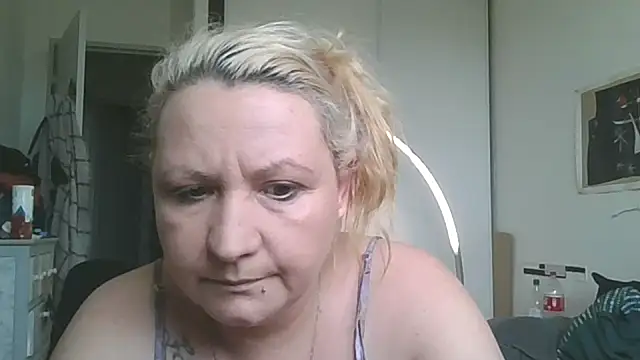 Snapshot of Bakala93 chatting on May 4, 1:29 pm Bakala93 online show from May 4, 1:29 pm