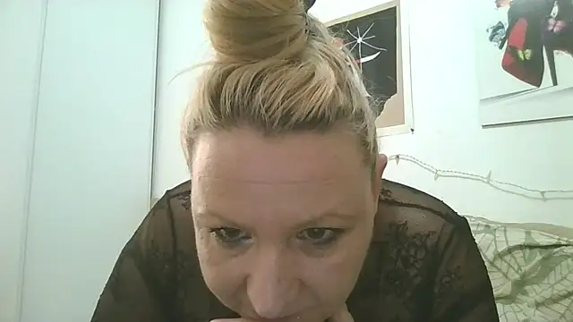 Snapshot of Bakala93 chatting on May 7, 9:31 pm Bakala93 online show from May 7, 9:31 pm