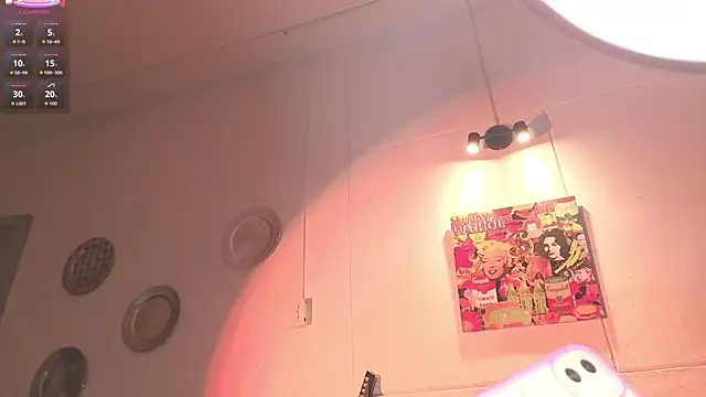 Snapshot of ashlynnlowe_ chatting on September 26, 7:51 pm ashlynnlowe  online show from September 26, 7:51 pm