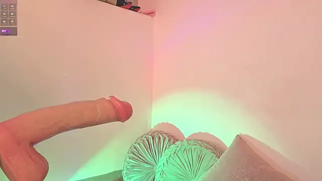 ashlynnlowe  online show from November 8, 7:34 pm