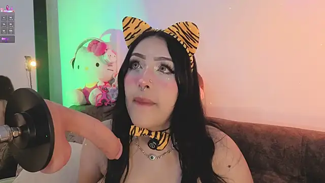 ashlynnlowe  online show from March 10, 7:19 pm