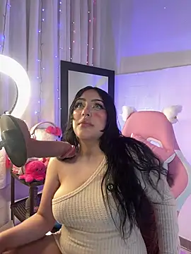 ashlynnlowe  online show from April 8, 10:43 pm