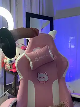 ashlynnlowe  online show from April 12, 10:59 pm