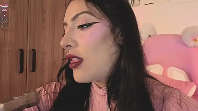 Snapshot of ashlynnlowe_ chatting on July 10, 10:01 pm ashlynnlowe online show from July 10, 10:01 pm
