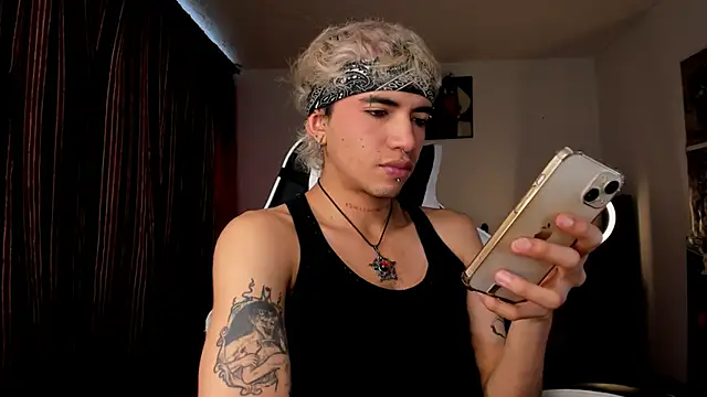 guynextdo0r online show from October 22, 8:30 pm