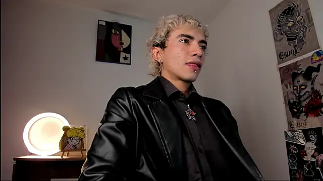 guynextdo0r online show from October 24, 8:49 pm