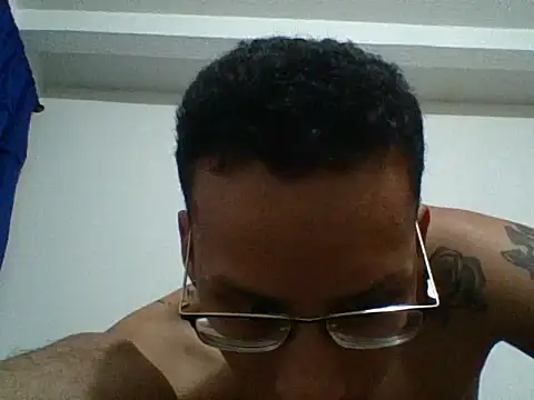 Snapshot of bluc96cm chatting on September 11, 2:11 am bluc96cm online show from September 11, 2:11 am