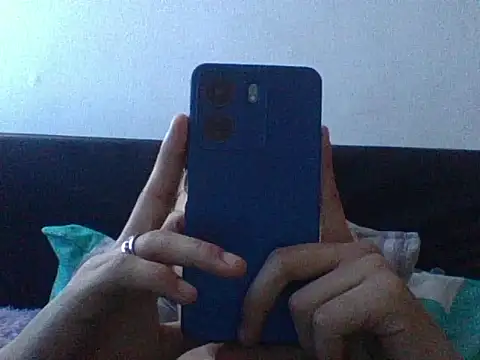 Snapshot of bluc96cm chatting on October 1, 1:39 pm bluc96cm online show from October 1, 1:39 pm