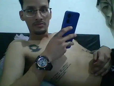 Snapshot of bluc96cm chatting on November 11, 2:55 am bluc96cm online show from November 11, 2:55 am