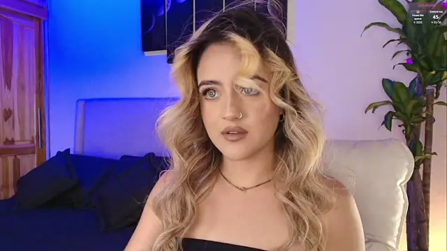 MaryMoon  online show from November 15, 9:00 pm