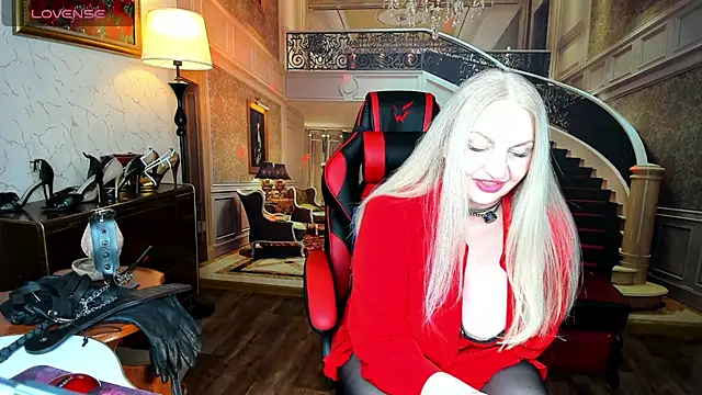 Nina Devillle online show from February 19, 1:23 am