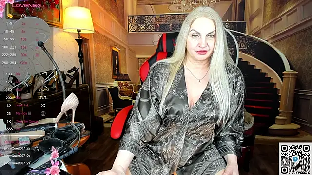 Snapshot of Nina_Devillle chatting on May 18, 4:07 am Nina Devillle online show from May 18, 4:07 am