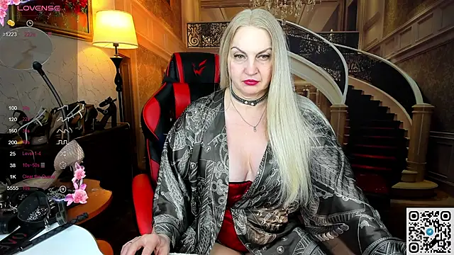 Snapshot of Nina_Devillle chatting on May 20, 10:16 pm Nina Devillle online show from May 20, 10:16 pm