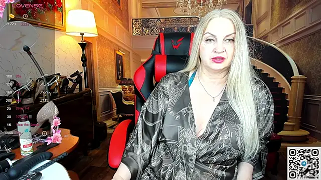 Snapshot of Nina_Devillle chatting on May 21, 12:01 pm Nina Devillle online show from May 21, 12:01 pm
