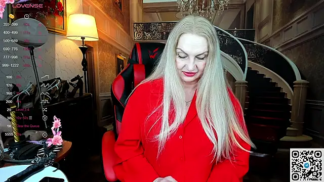 Snapshot of Nina_Devillle chatting on June 1, 11:39 pm Nina Devillle online show from June 1, 11:39 pm