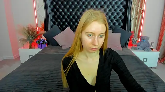 Snapshot of Alina_Blonde chatting on April 25, 1:41 pm Alina Blonde online show from April 25, 1:41 pm