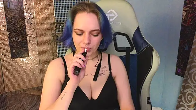 Snapshot of Eniferi chatting on November 9, 3:43 pm Eniferi online show from November 9, 3:43 pm