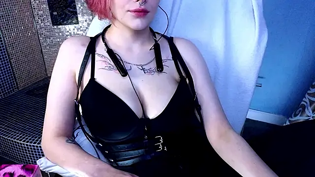 Snapshot of Eniferi chatting on February 2, 11:25 pm Eniferi online show from February 2, 11:25 pm