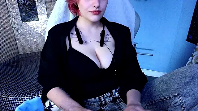 Snapshot of Eniferi chatting on February 4, 8:25 pm Eniferi online show from February 4, 8:25 pm