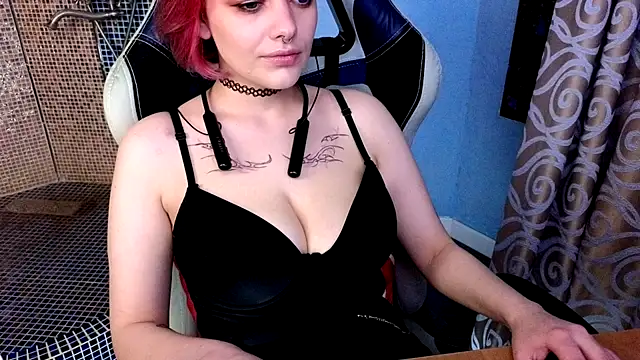 Snapshot of Eniferi chatting on February 17, 10:45 am Eniferi online show from February 17, 10:45 am