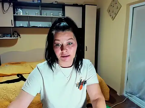 Snapshot of Soffy_Skye chatting on May 12, 5:26 am Soffy Skye online show from May 12, 5:26 am