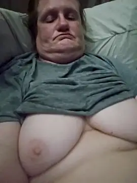 Snapshot of lindamarie_ chatting on November 1, 4:31 pm lindamarie  online show from November 1, 4:31 pm