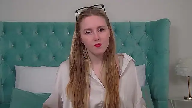 Snapshot of LexiBookwell chatting on June 4, 7:36 am LexiBookwell online show from June 4, 7:36 am