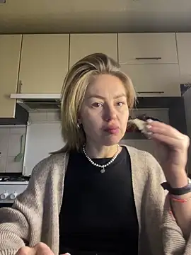 MartaLuna  online show from February 8, 12:30 pm