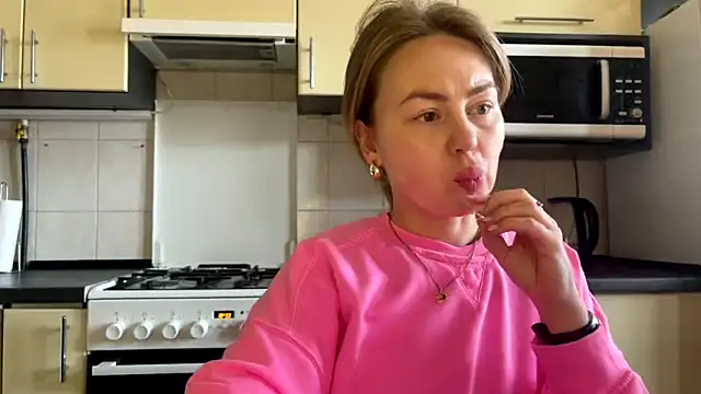 MartaLuna  online show from March 16, 8:07 am