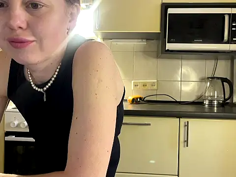 MartaLuna  online show from April 3, 3:32 pm