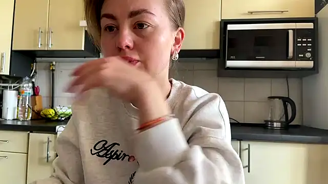 Snapshot of MartaLuna_ chatting on April 23, 6:14 am MartaLuna online show from April 23, 6:14 am