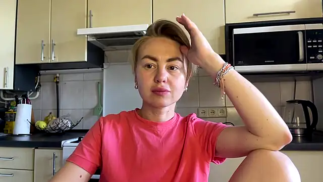 Snapshot of MartaLuna_ chatting on May 21, 11:50 am MartaLuna online show from May 21, 11:50 am