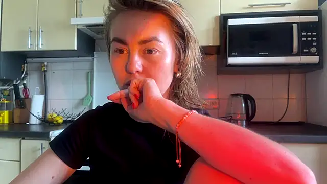 Snapshot of MartaLuna_ chatting on June 13, 9:40 am MartaLuna online show from June 13, 9:40 am