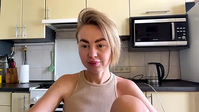 Snapshot of MartaLuna_ chatting on June 29, 7:25 am MartaLuna online show from June 29, 7:25 am
