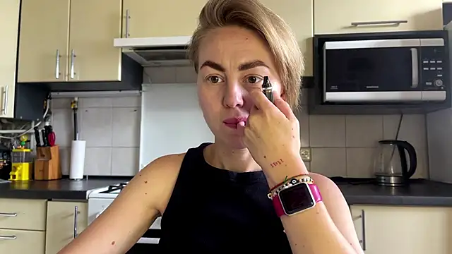 Snapshot of MartaLuna_ chatting on July 11, 10:51 am MartaLuna online show from July 11, 10:51 am
