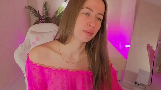 Snapshot of bella_li__ chatting on February 5, 1:32 am bella li online show from February 5, 1:32 am