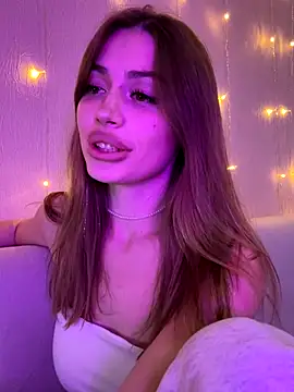 Elizabeth Tay online show from November 9, 6:17 pm