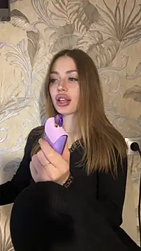 Elizabeth Tay online show from January 7, 8:00 pm