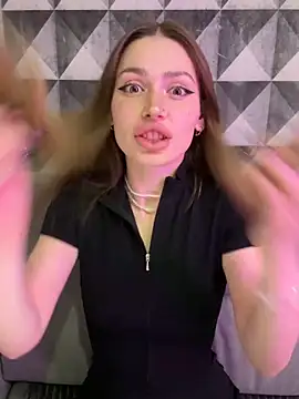 Elizabeth Tay online show from February 28, 5:58 pm