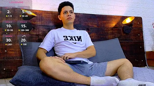 JhosuaVega online show from December 3, 1:46 am