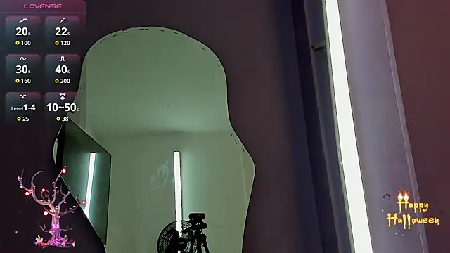 miajhonsonx online show from October 28, 1:14 pm