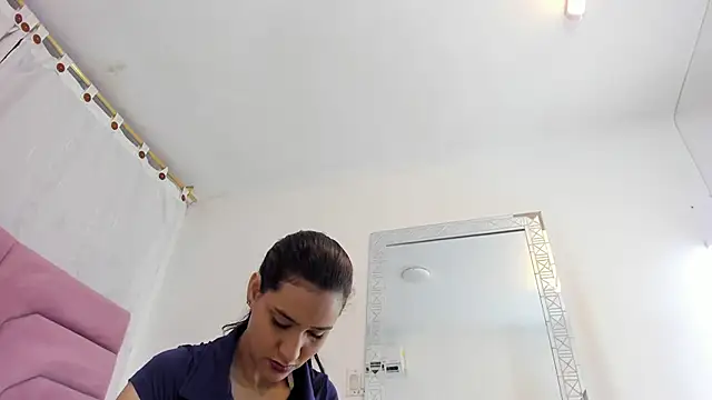 miajhonsonx online show from April 19, 2:16 pm