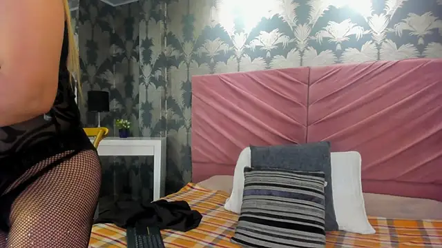 Snapshot of VictoriaQueen_Fg chatting on October 20, 12:49 pm VictoriaQueen Fg online show from October 20, 12:49 pm