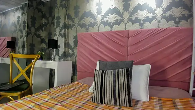 Snapshot of VictoriaQueen_Fg chatting on October 23, 12:59 pm VictoriaQueen Fg online show from October 23, 12:59 pm